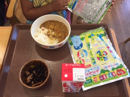Simple kiddy sets and curry rice for Bella who discovered her love for curry rice in Japan